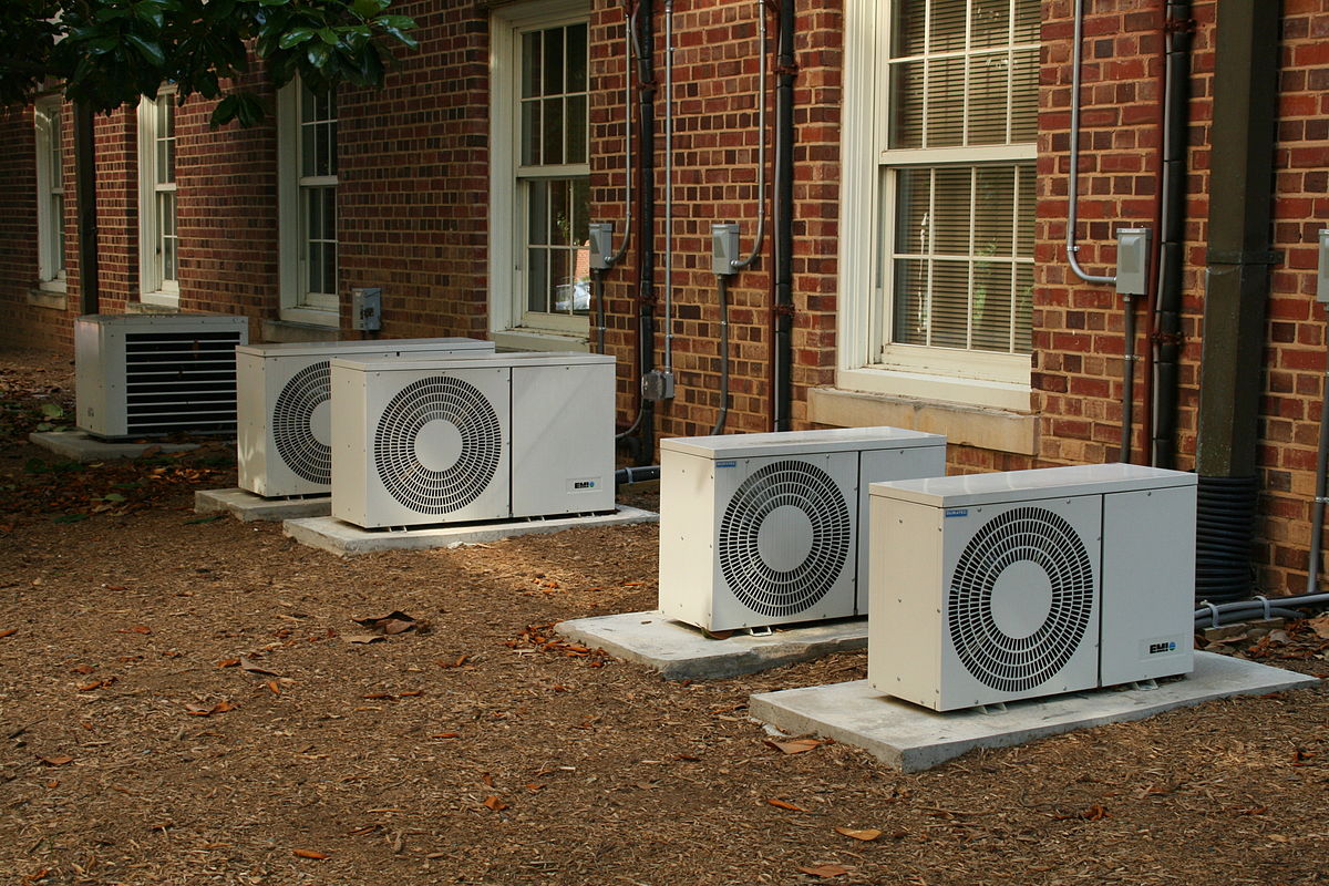 1200px-2008-07-11_Air_conditioners_at_UNC-CH